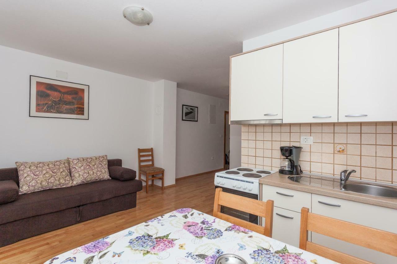 Apartments Mrsic Биоград-на-Мору Экстерьер фото